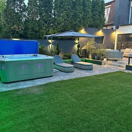 Апартаменты Oasis Of Green Streamside Relaxation Будапешт